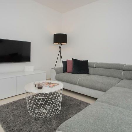 Apartment Luni Primosten Exterior photo