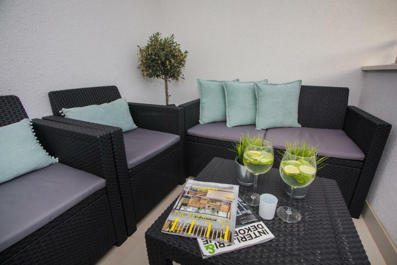 Apartment Luni Primosten Exterior photo