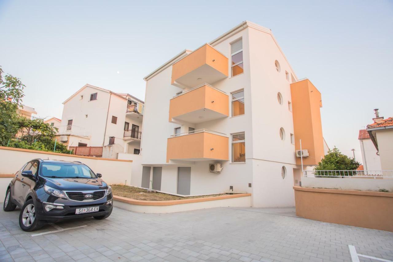 Apartment Luni Primosten Exterior photo