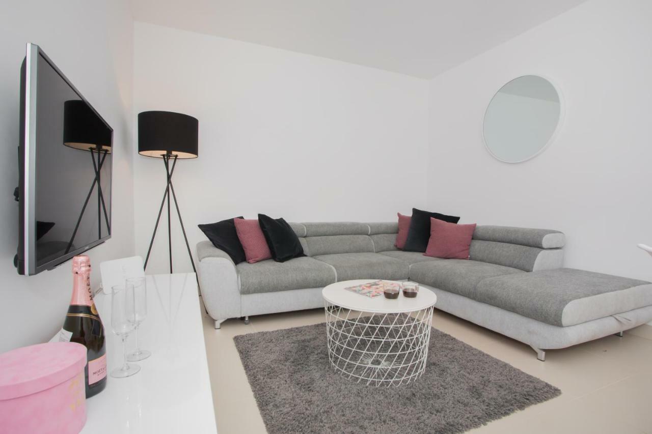 Apartment Luni Primosten Exterior photo